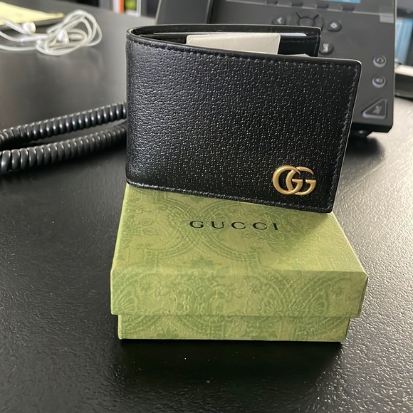 GG Marmont leather bi-fold wallet - Picture 1 of 5